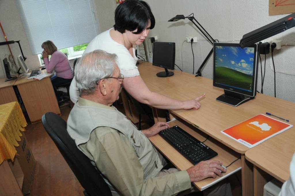 Pirmās senioru grupas uzsāk datorapmācības