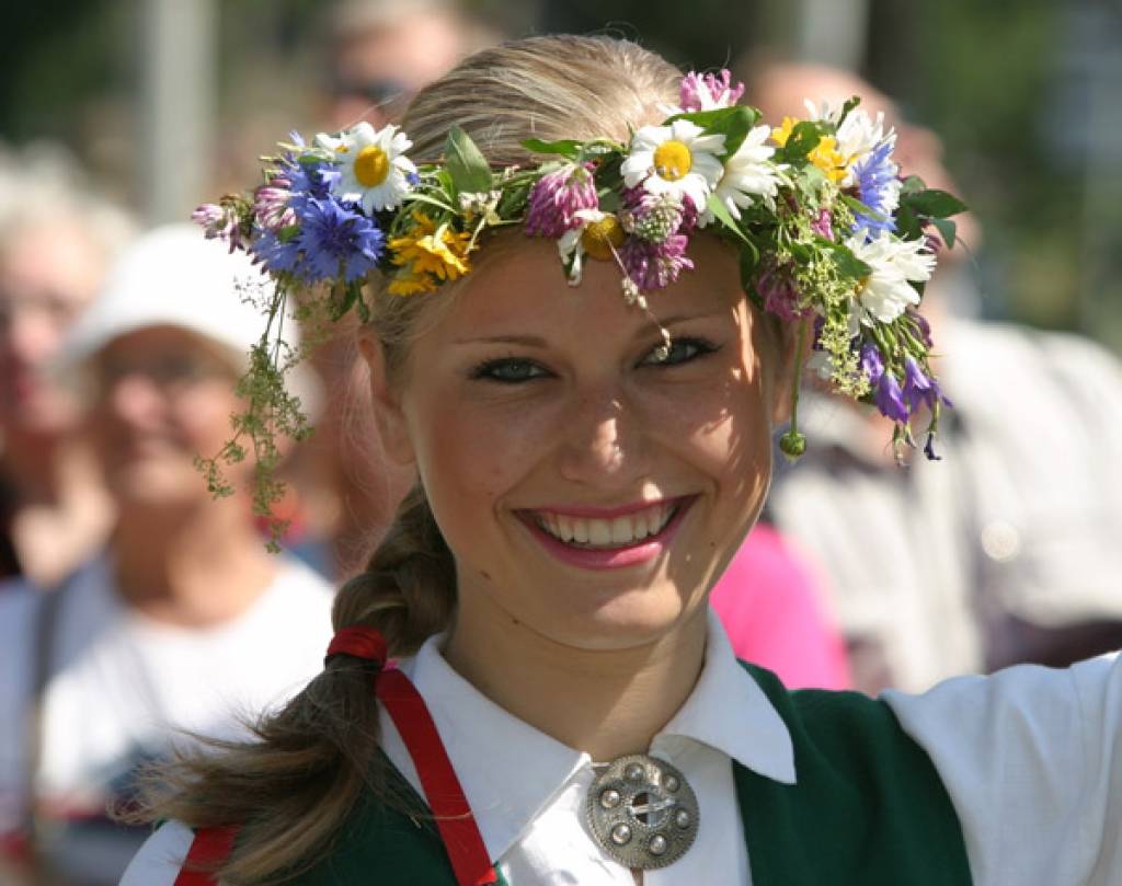 Apstiprina Dziesmu un deju svētku norises laiku un vietas