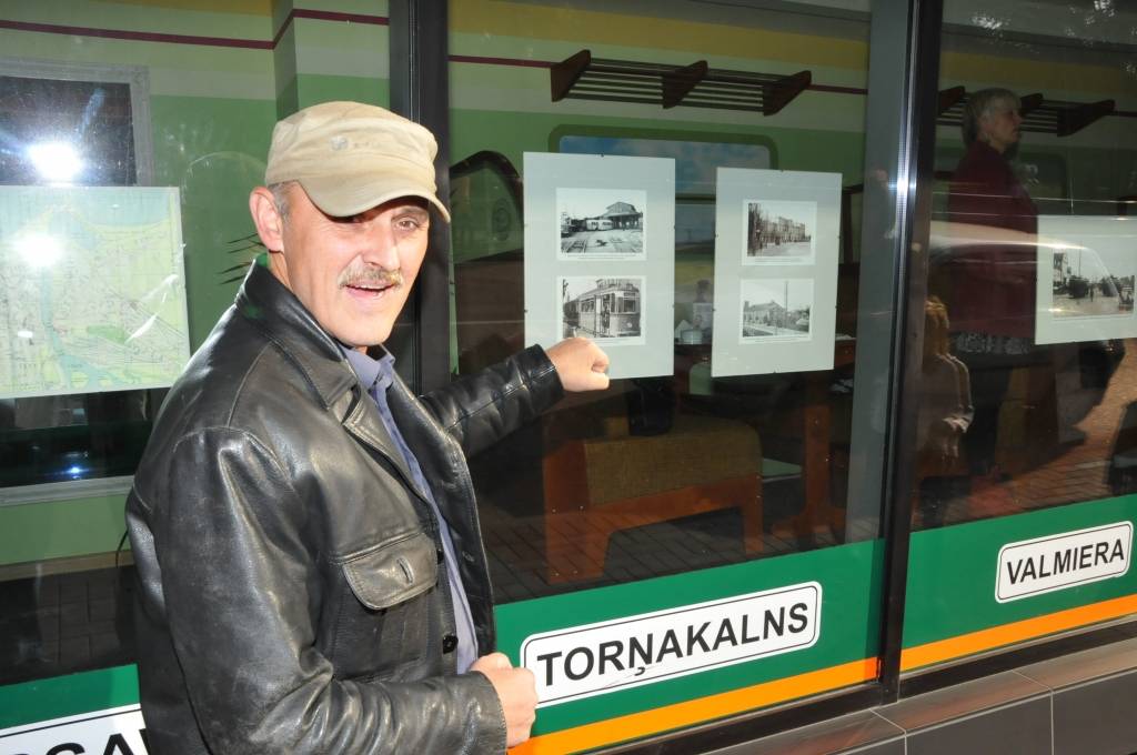 FOTO: Atklāj Liepājas tramvaja vēsturei veltītu izstādi