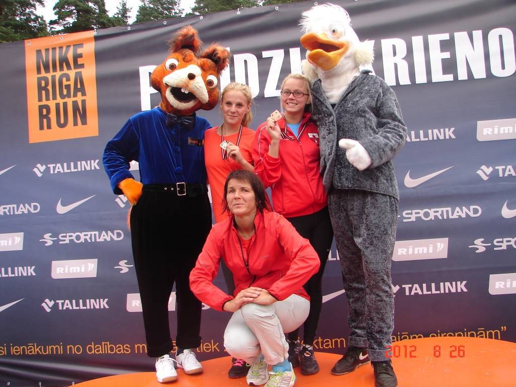 Aizputnieces izcīna medaļas Latvijas čempionātā šosejas skrējienā