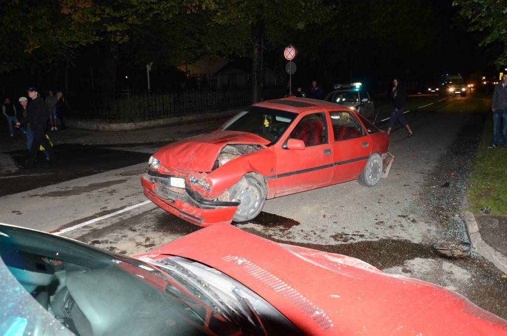 (papildināta) FOTO: Liepājā saskrienas trīs automašīnas