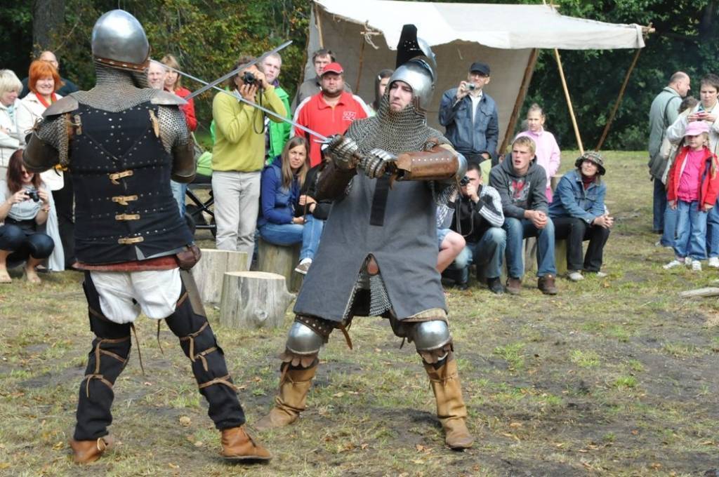 FOTO: Grobiņā rāda kultūras mantojumu
