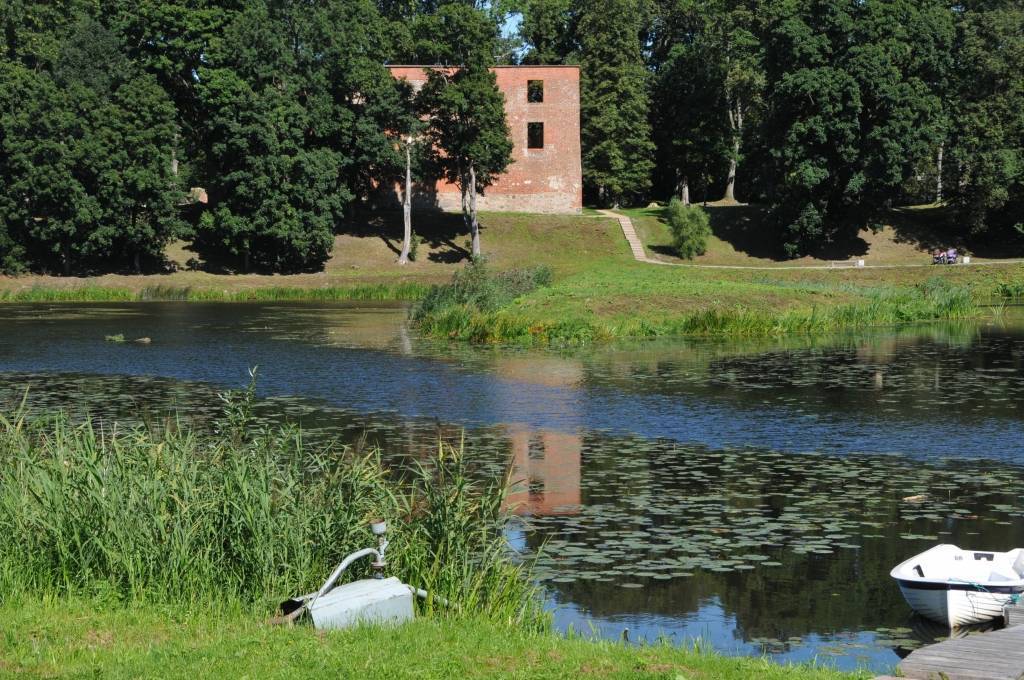 Grobiņā veic labiekārtošanas darbus