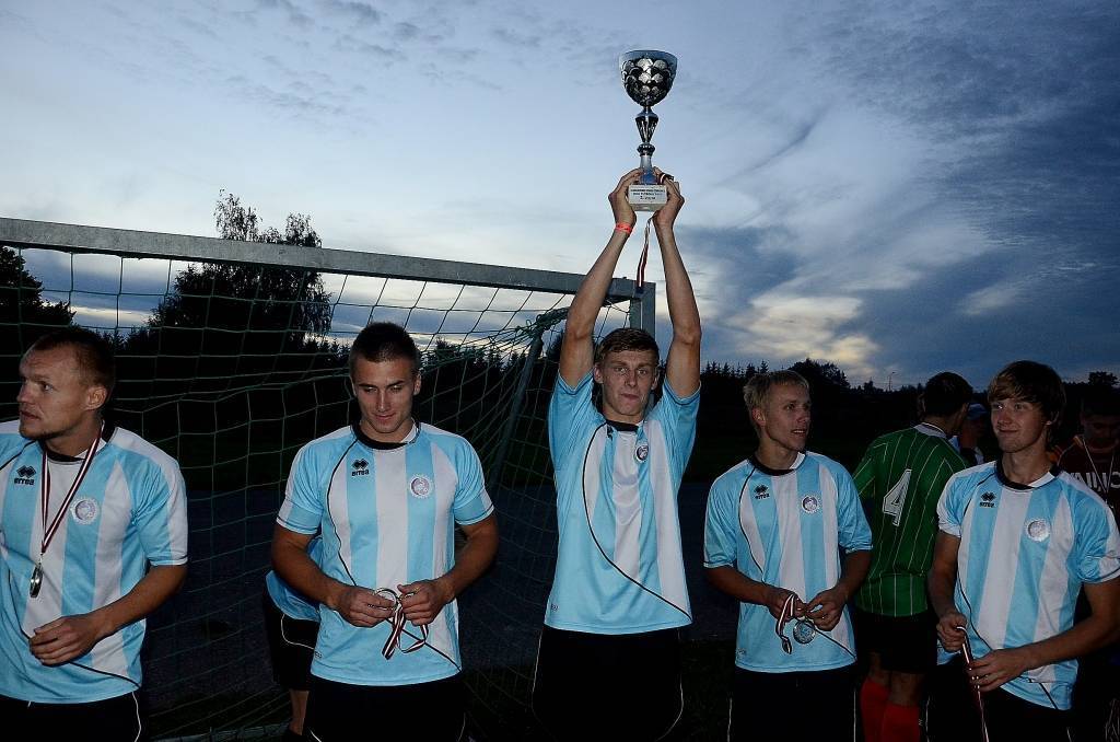 FOTO: Lejaskurzemes novadu čempionātā zelta godalgas "Grobiņai 1", sudraba - Vaiņodei, bronzas - Nīcai