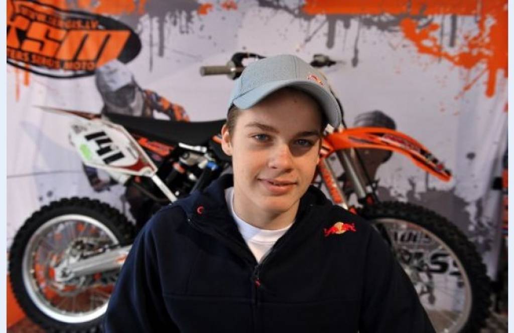 Serģis par motobraucēja Jonasa pasaules junioru bronzu Bulgārijas svelmē