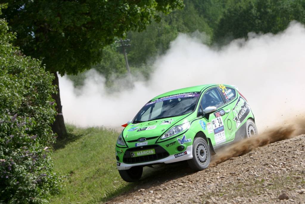 Latvijas rallija čempionātā īpaša intriga N4 klasē