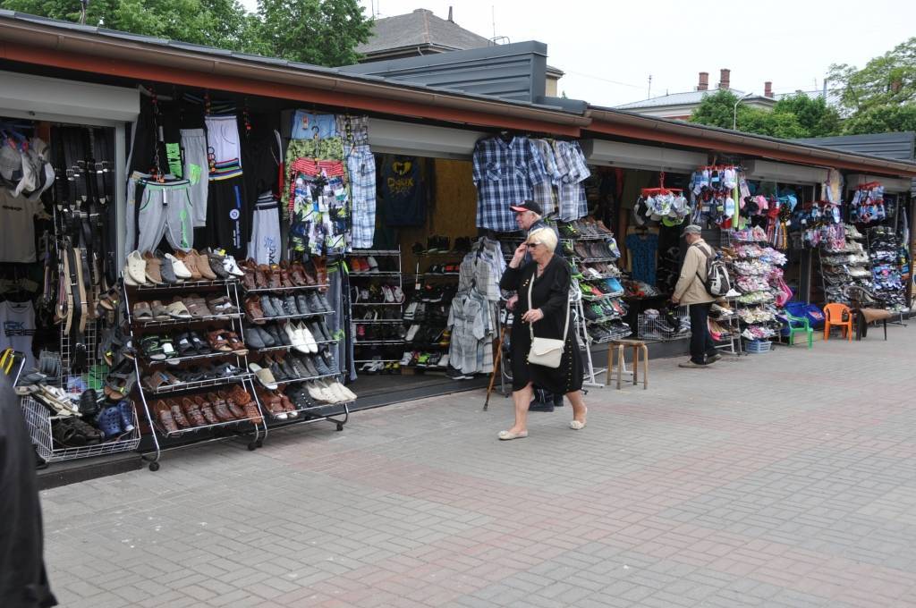 FOTO: Pētertirgū uzlabo apstākļus