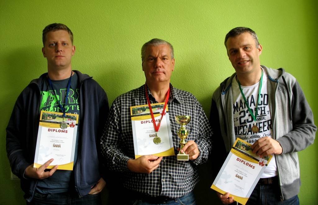 FOTO: Šaha turnīrā Aizputē dominē Liepājas šahisti