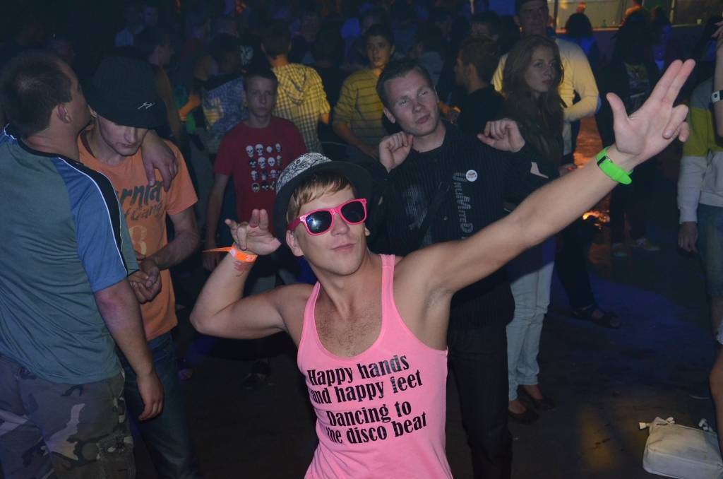 FOTO, VIDEO: Nosvin līdz galam elektroniskās mūzikas festivāla "Shine Cafe 2012" ballīti