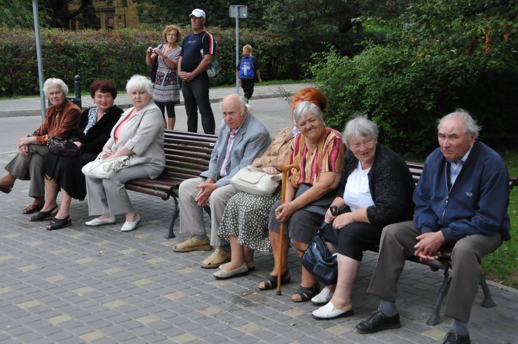 FOTO: "Jautrie sienāži" noslēdz vasaras muzikālo pasākumu ciklu pie Gulbju dīķa