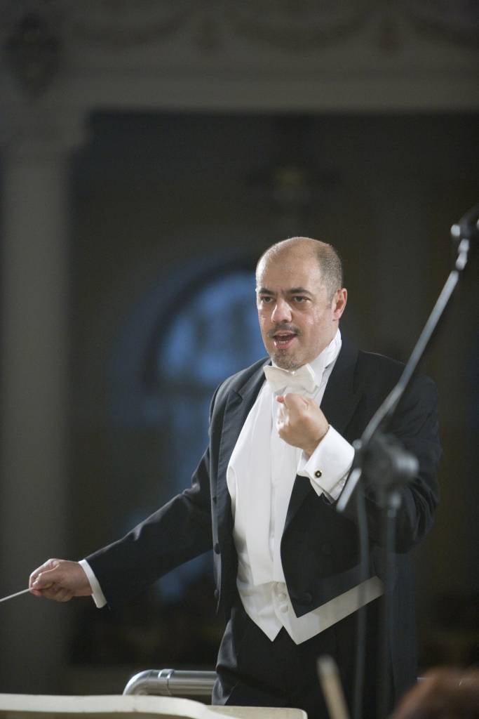 Festivālā "Liepājas vasara" LSO diriģēs azerbaidžāņu diriģents Jalčins Adigezalovs