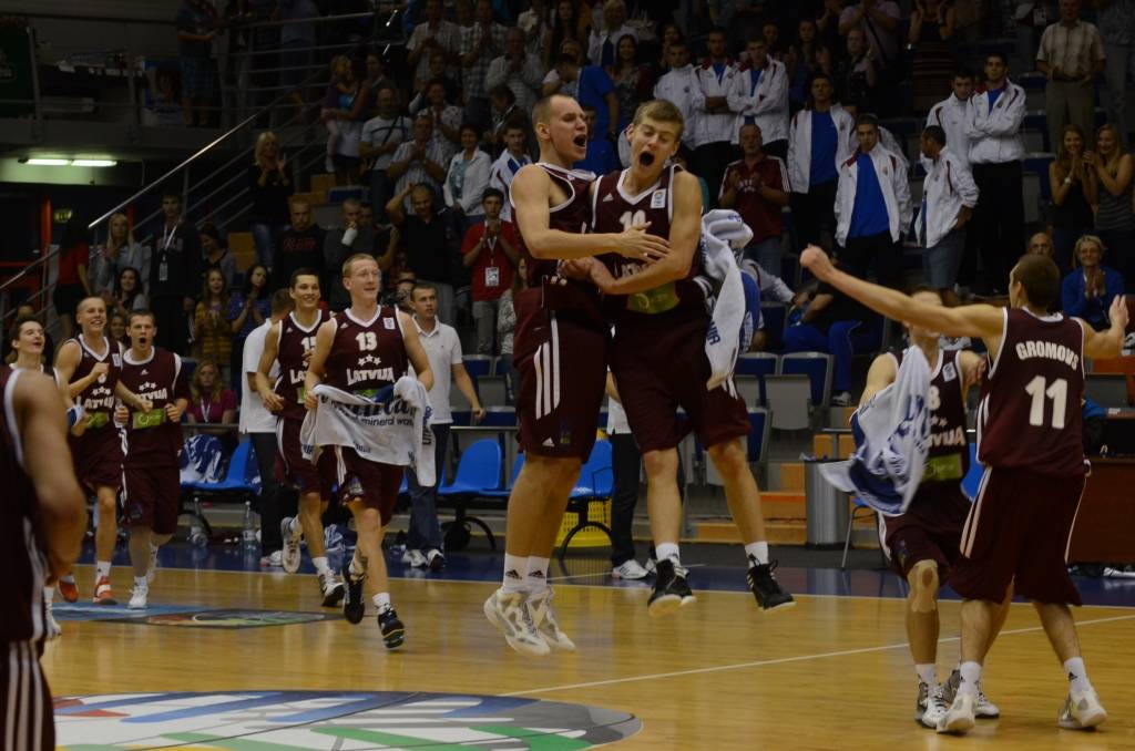 FOTO: Latvijas basketbolistiem otrā uzvara, pieveikti arī turki