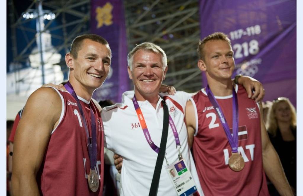 LOK aicina svētdienas vakarā Rīgas lidostā sagaidīt Pļaviņu un Šmēdiņu