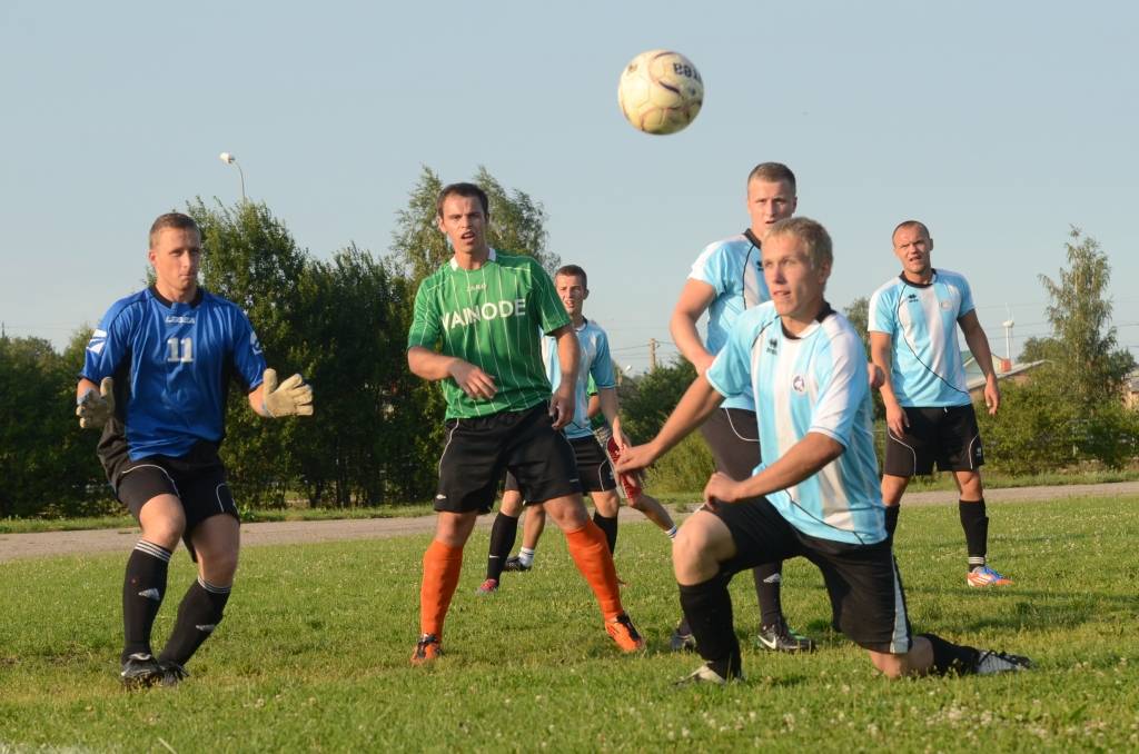 FOTO: Vaiņodes futbolisti atņem pirmos punktus "Grobiņai 1"