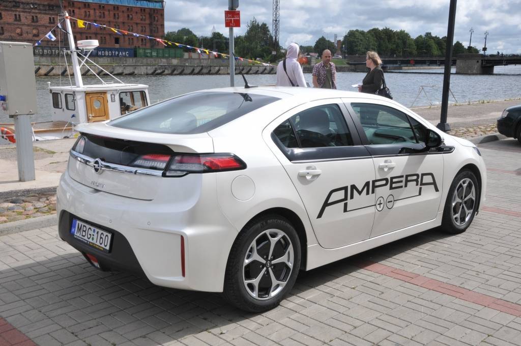 FOTO: Uzzina par elektromobilitātes iespējām Latvijā