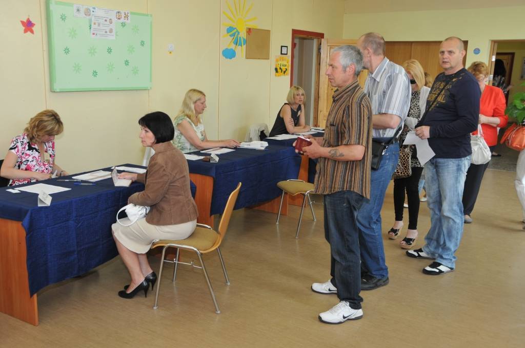 Vēlēšanas rit pilnā sparā