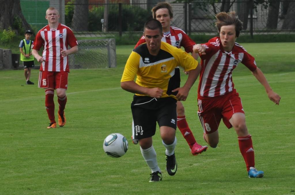 FOTO: "Varavīksne" nospēlē neizšķirti ar "Liepājas metalurgu 2"