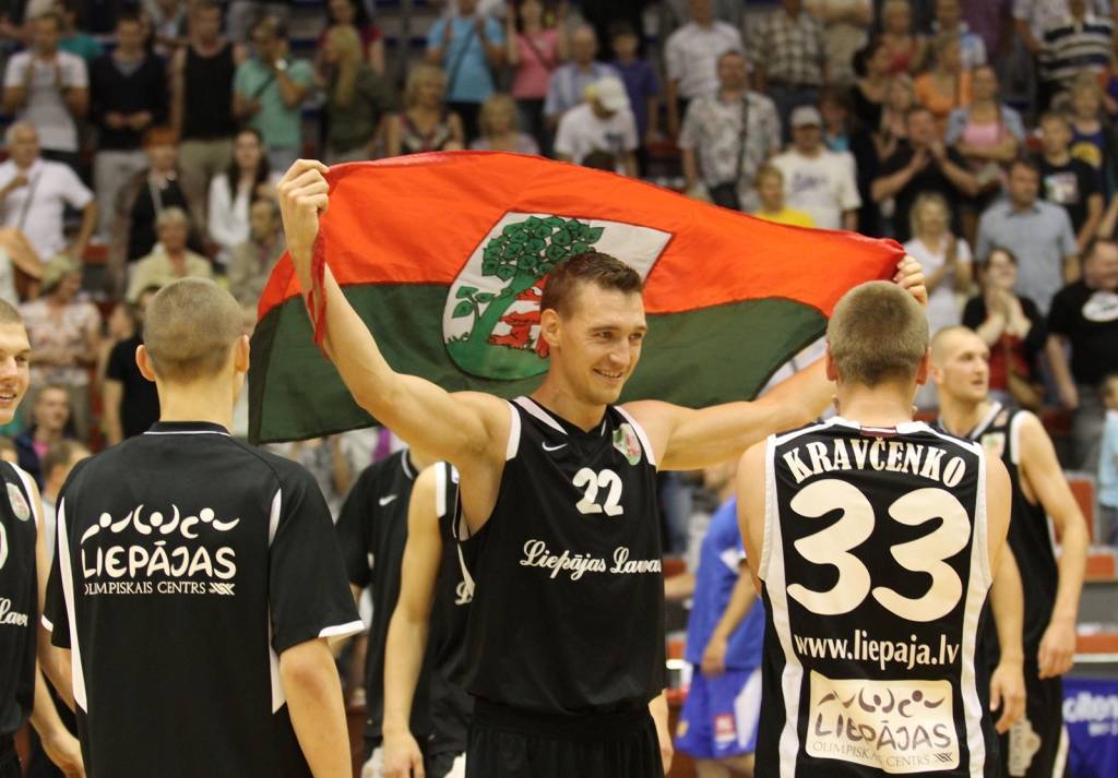 Liepājas basketbolisti aizraujošā finālā pieveic Saldus novadu