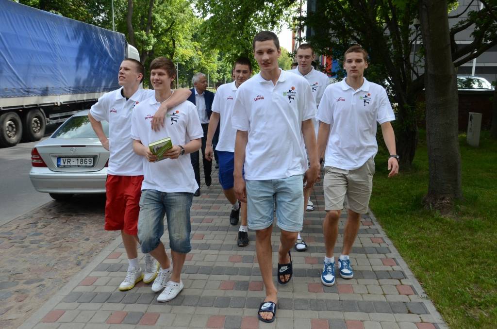 VIDEO: Latvijas U18 izlase Eiropas čempionātā cer sagādāt pārsteigumus