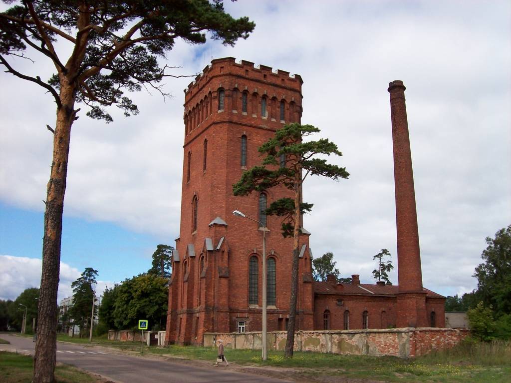 Karosta "atver durvis"