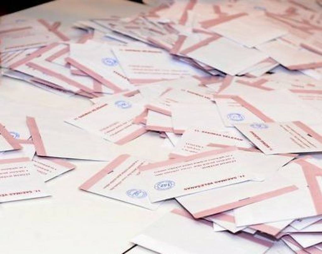 Atbildam lasītājiem: Uzraksti uz vēlēšanu aploksnēm nepadara tās nederīgas