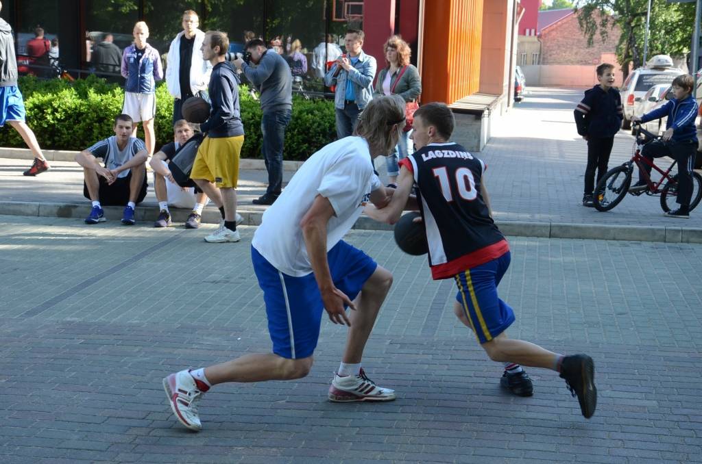 Turpināsies cīņas vasaras ielu basketbola čempionātā