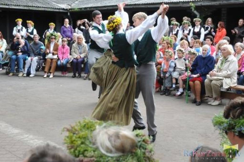 Aicina uz Ielīgošanu folkloras centrā "Namīns"