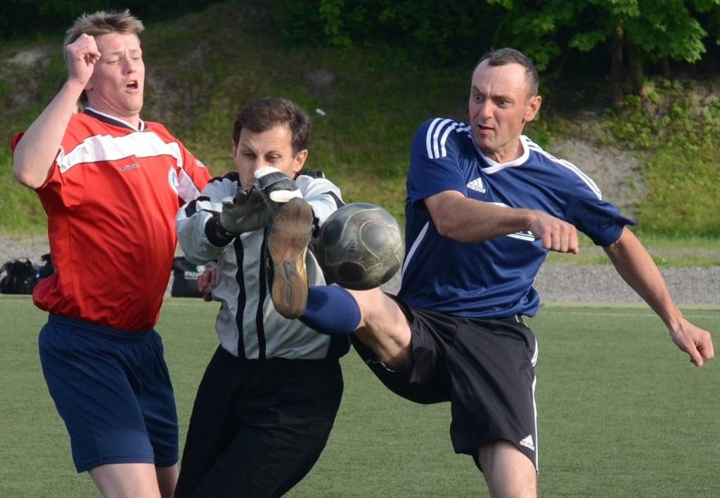 FOTO: "Medzes" spēlētājs izceļas ar rupjību; uzvar "UPTK", "TKLS", "Classic" un "Sport 2000"