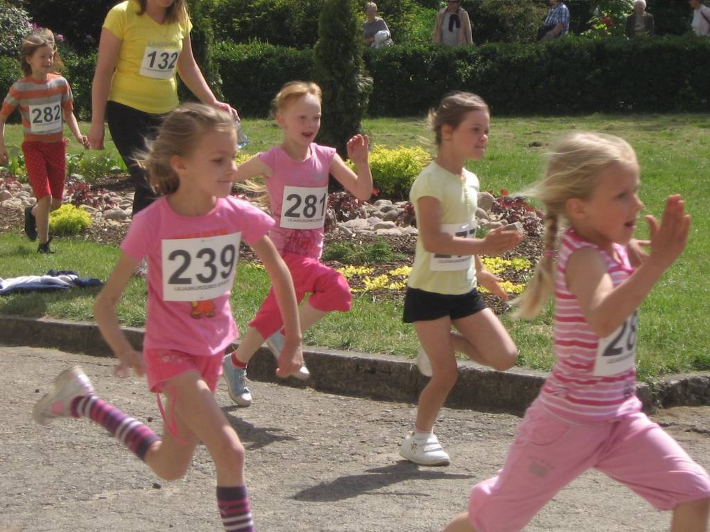 Noskaidro ātrākos skrējējus "Kazdangas apļos 2012"