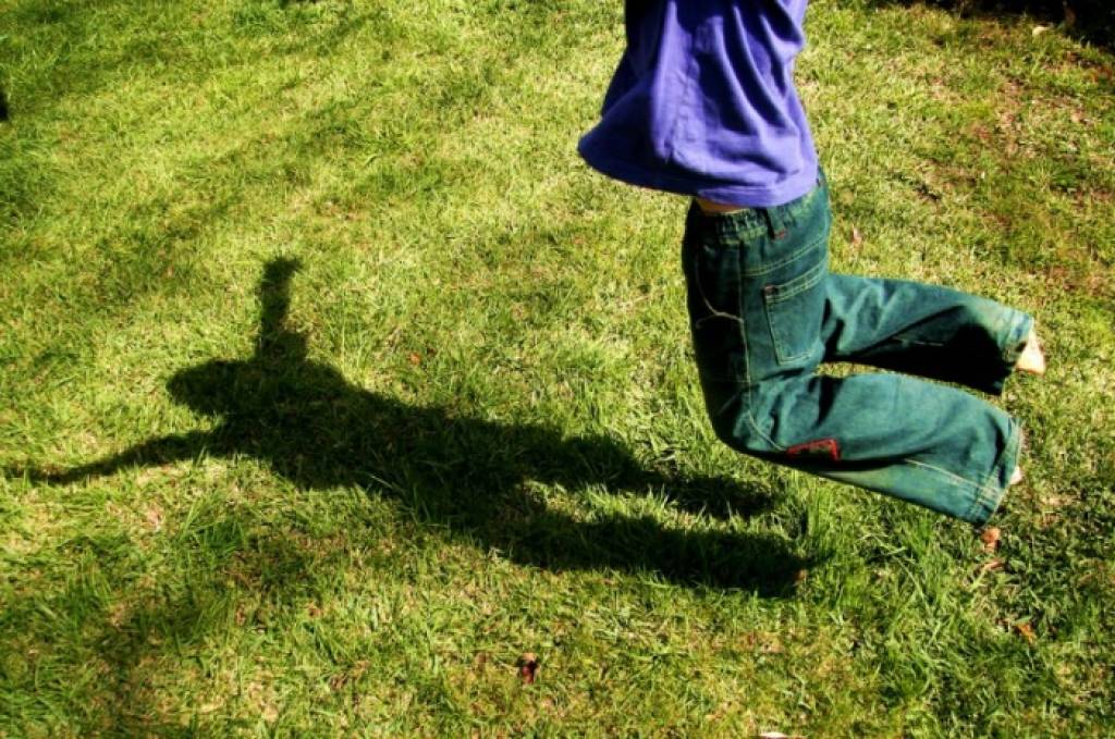 Skolēniem sākas vasaras brīvlaiks; vecākiem jārūpējas par bērnu drošību