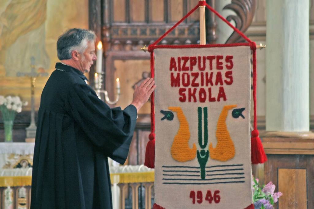 Aizputes Mūzikas skolā nosvinēta 65 gadu jubileja