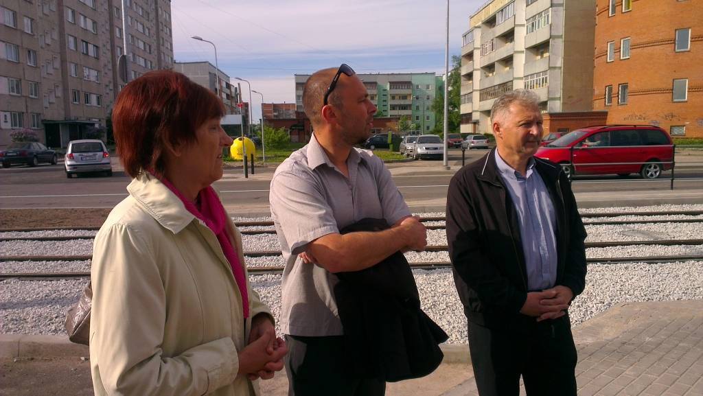 (papildināta) Visi paraksti vēl nav savākti, bet tramvaju šodien palaidīs