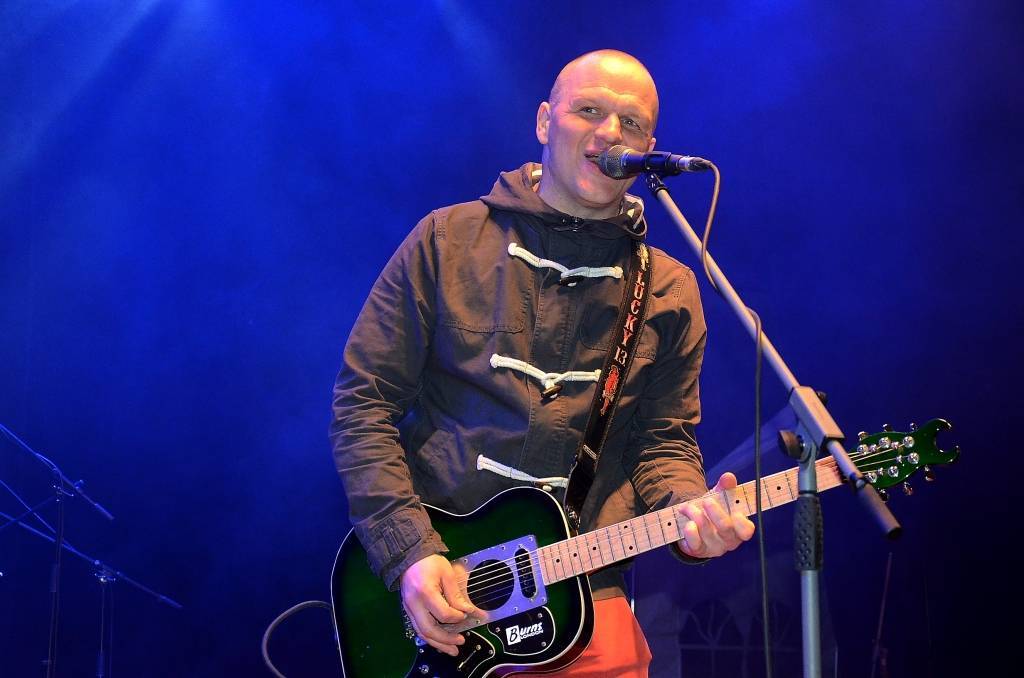 FOTO, VIDEO: Publika sajūsmā par "Dzelzs Vilku" Grobiņas pilsētas svētku ballē