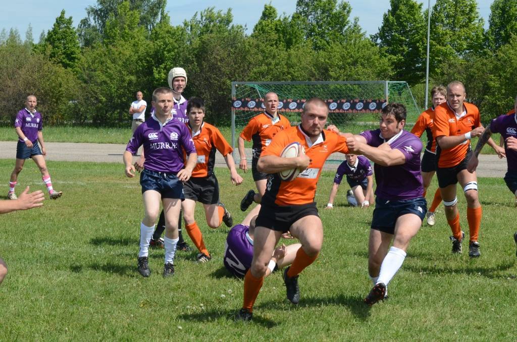FOTO: "Vikingi/Grobiņa" debijas spēlē Latvijas meistarsacīkstēs regbijā zaudē "Ežiem/LMT"