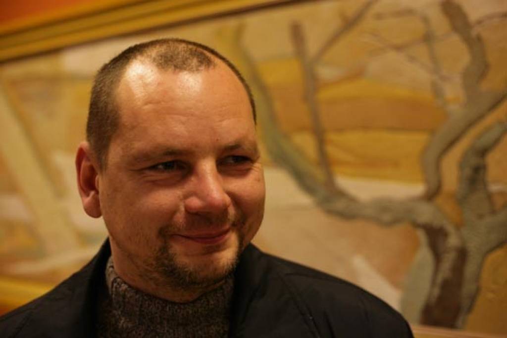 Tējas istabā skatāma smilšu gleznu izstāde