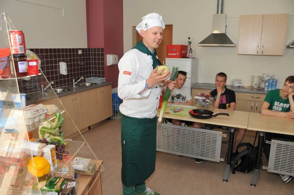 FOTO: Māca ēst veselīgi