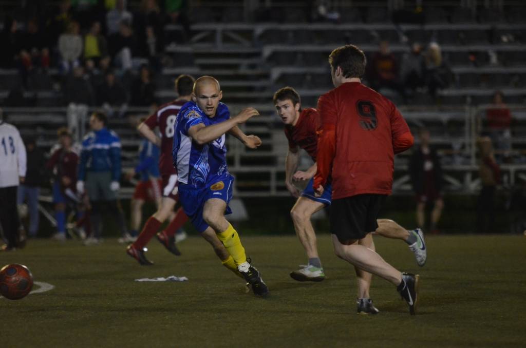 FOTO: Liepājā virmo kaislības Futbola naktī