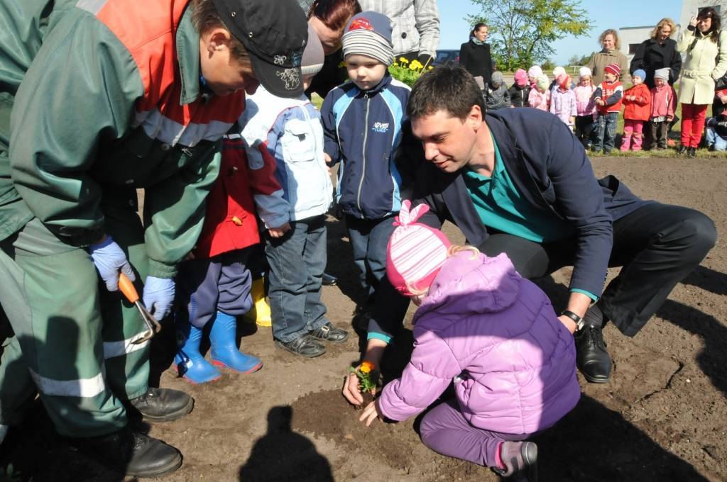 FOTO: Bērni izdaiļo Liepāju