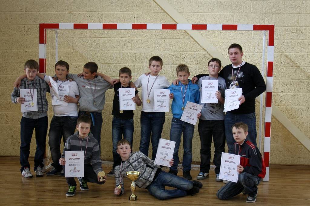 FOTO: Vaiņodes zēni kļūst par Latvijas čempioniem handbolā