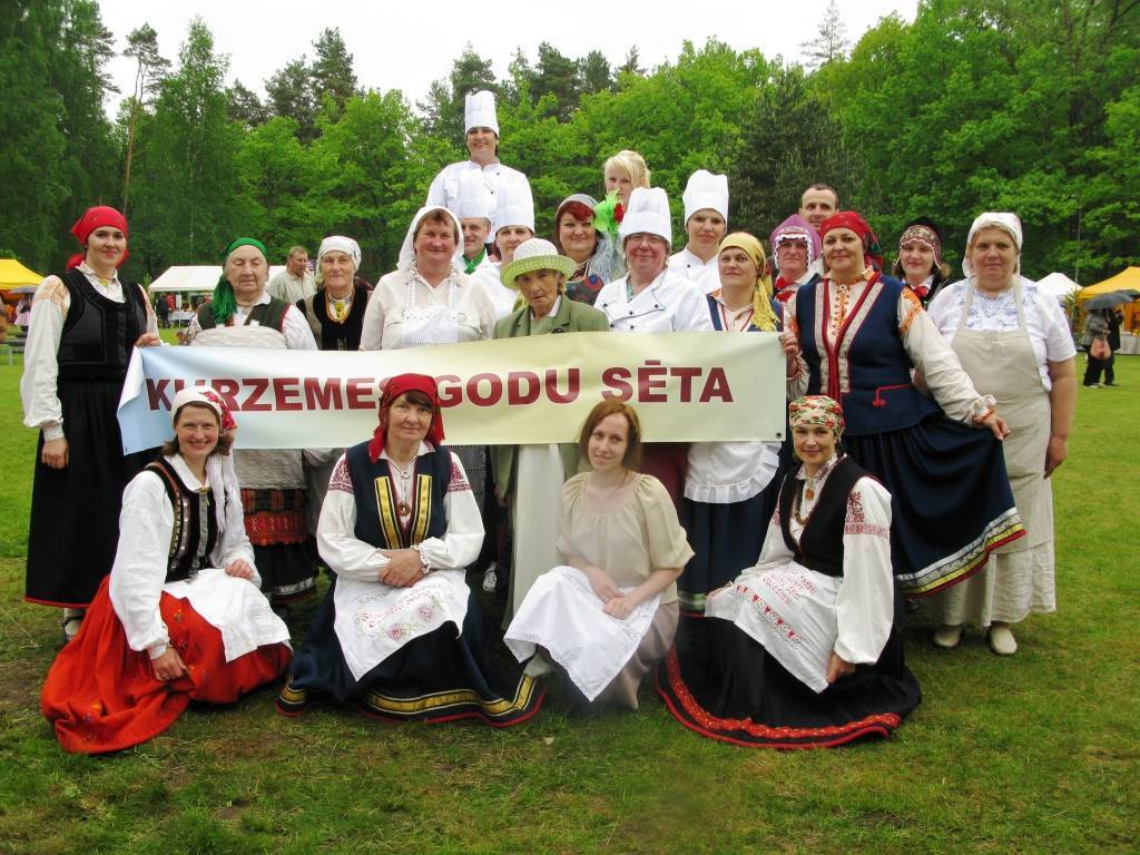 FOTO: Kurzemnieces Godu saimnieču svētkos Mežaparkā 