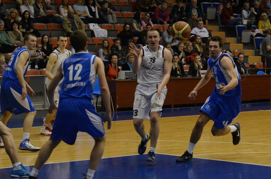 "Liepājas lauvas" uzvar pirmajā spēlē par Latvijas Basketbola līgas bronzas medaļām