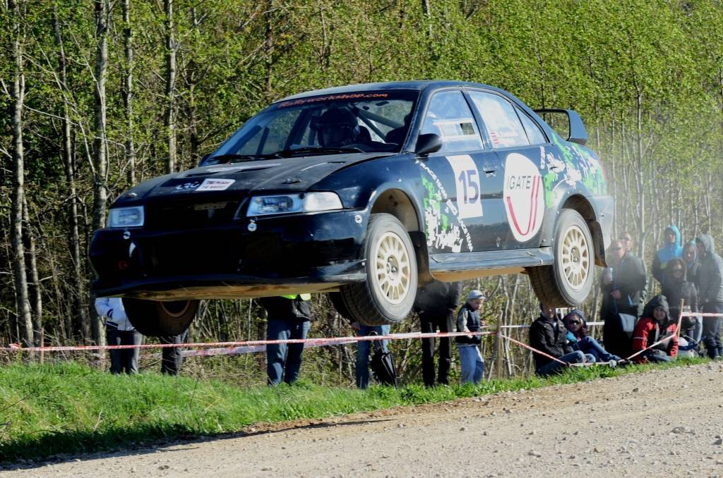 FOTO, VIDEO: Jāņa Feldmaņa ekipāža uzvar rallijsprintā "Kalnamuiža 2012"
