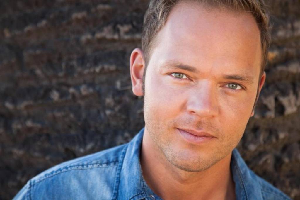 Svētkos "Lielmutis Fricis un Lielmute Marta" sadziedāsies ar Lauri Reiniku