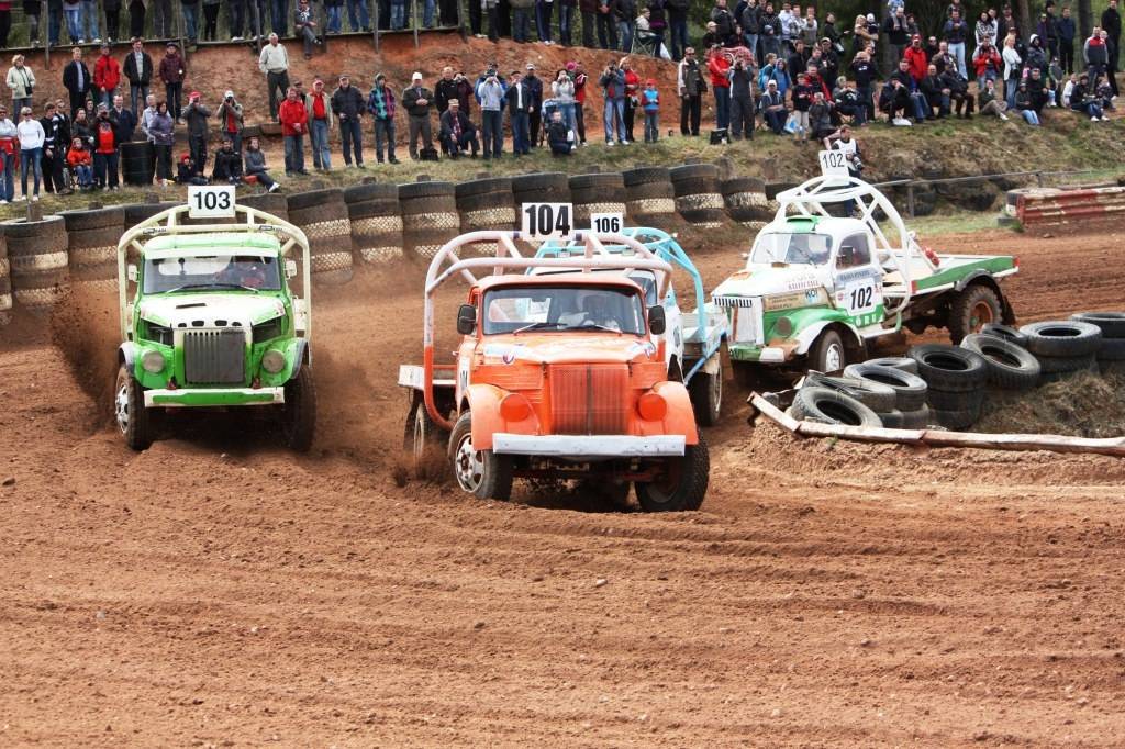 FOTO: Startējis Latvijas autokrosa čempionāts