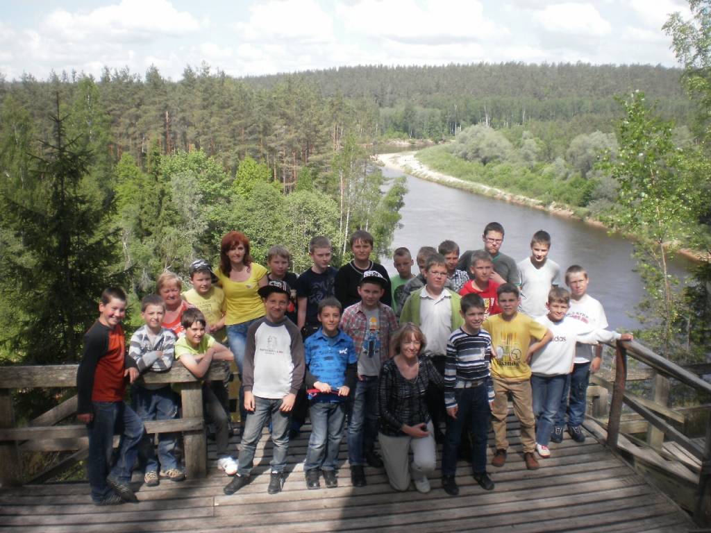 FOTO: Vaiņodes jaunie koristi piedalās Latvijas mēroga salidojumā