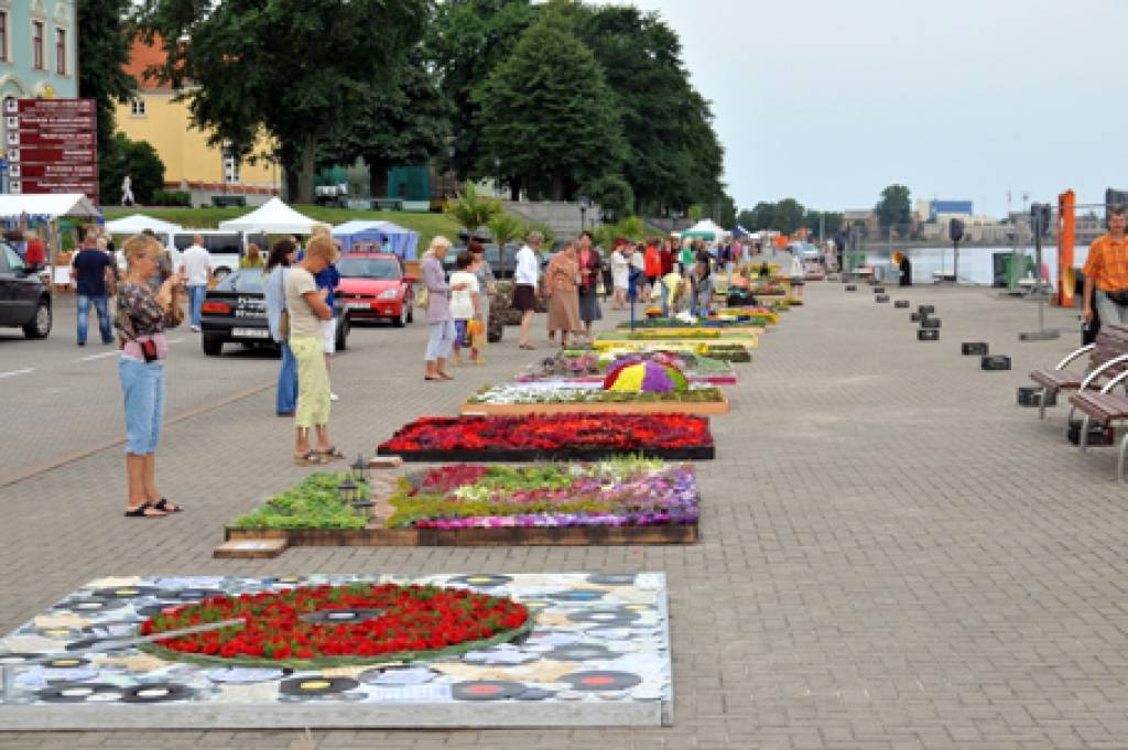 Aicina pieteikties dalībai Ventspils starptautiskajā ziedu paklāju festivālā