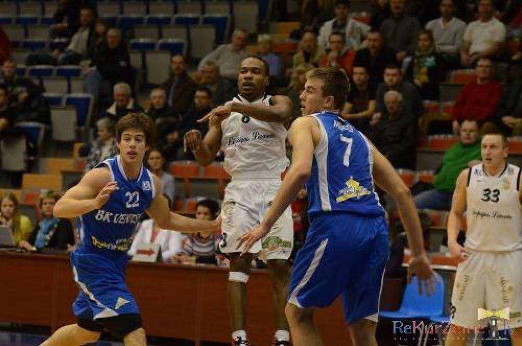 "Liepājas Lauvas" izrauj uzvaru pār "Ventspils" basketbolistiem LBL pusfināla sērijas pirmajā mačā