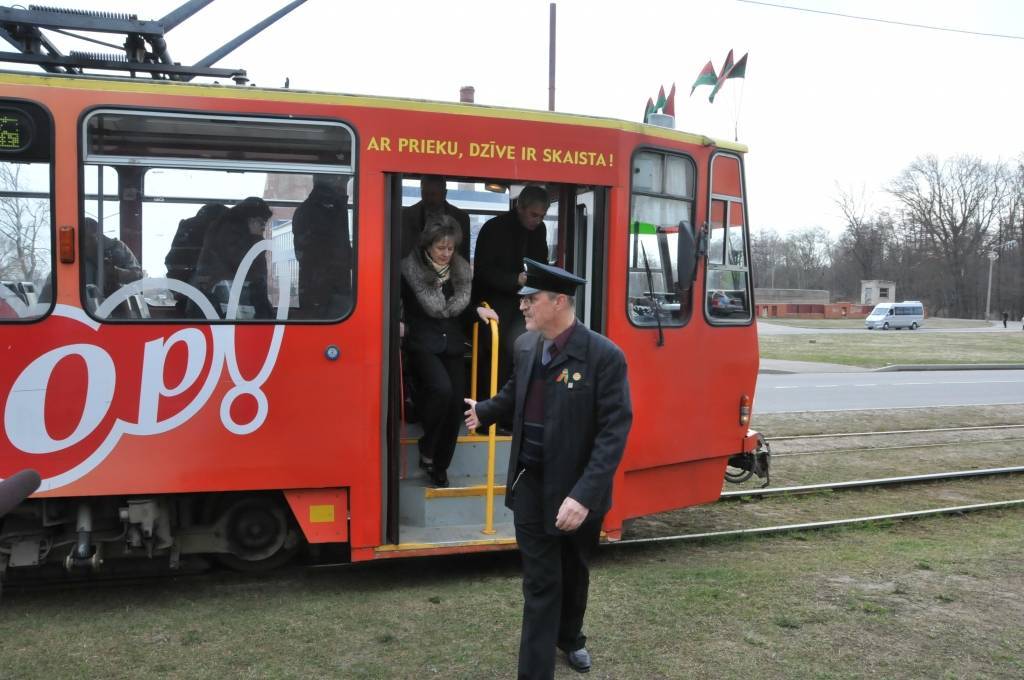 FOTO: Liepājā sāks jaunas tramvaja līnijas izbūvi