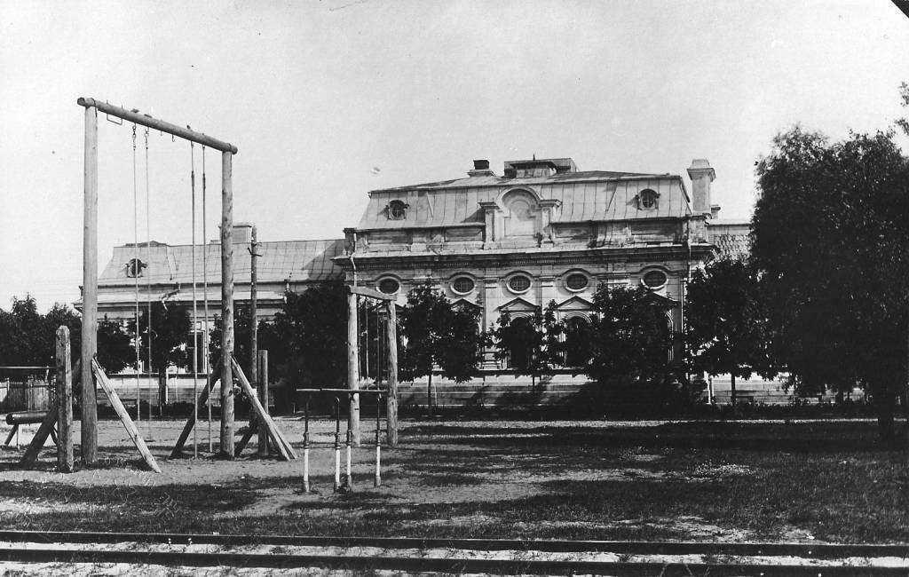 Karosta "atkal atvērs durvis"