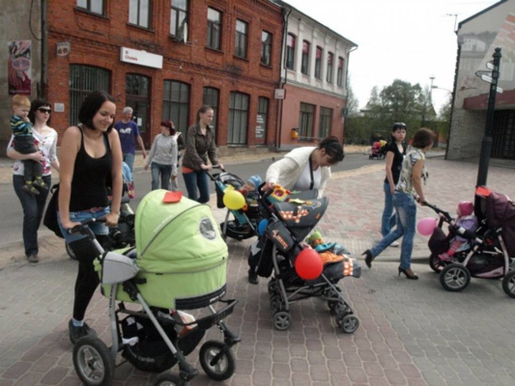 Arī Liepājā vecāki izies "Lielajā pastaigā"